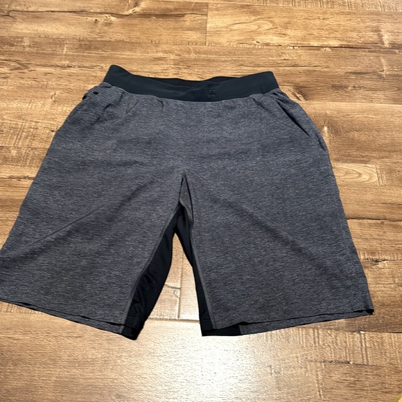 Lululemon T.H.E. Short *Luxtreme Liner 11”
Heathered Texture Printed Grey - Picture 2 of 5